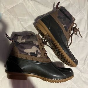 Tommy Hilfiger camouflage duck boots